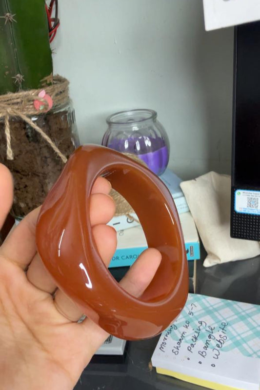 ☕ Toffee Swirl Bracelet – Coffee Tone Statement Bangle | Soft Luxury Era