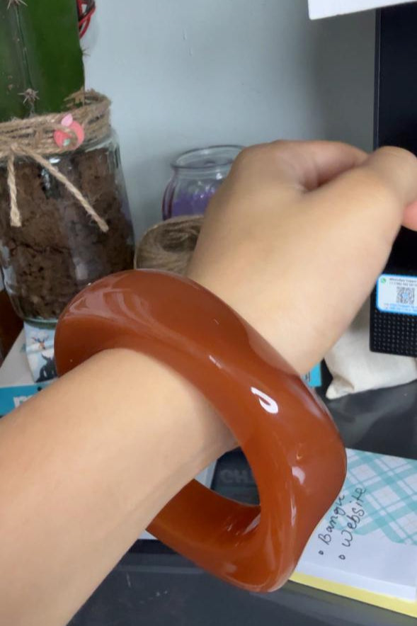 β Toffee Swirl Bracelet β Coffee Tone Statement Bangle | Soft Luxury Era