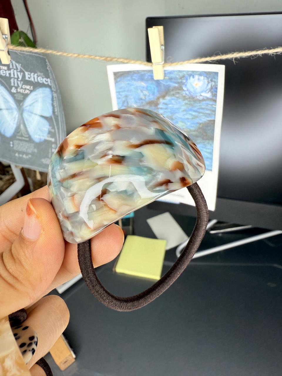 🌊 Blue Mist Claw – Cool Tone Marble Hair Clip | Chic Minimalist Accessory