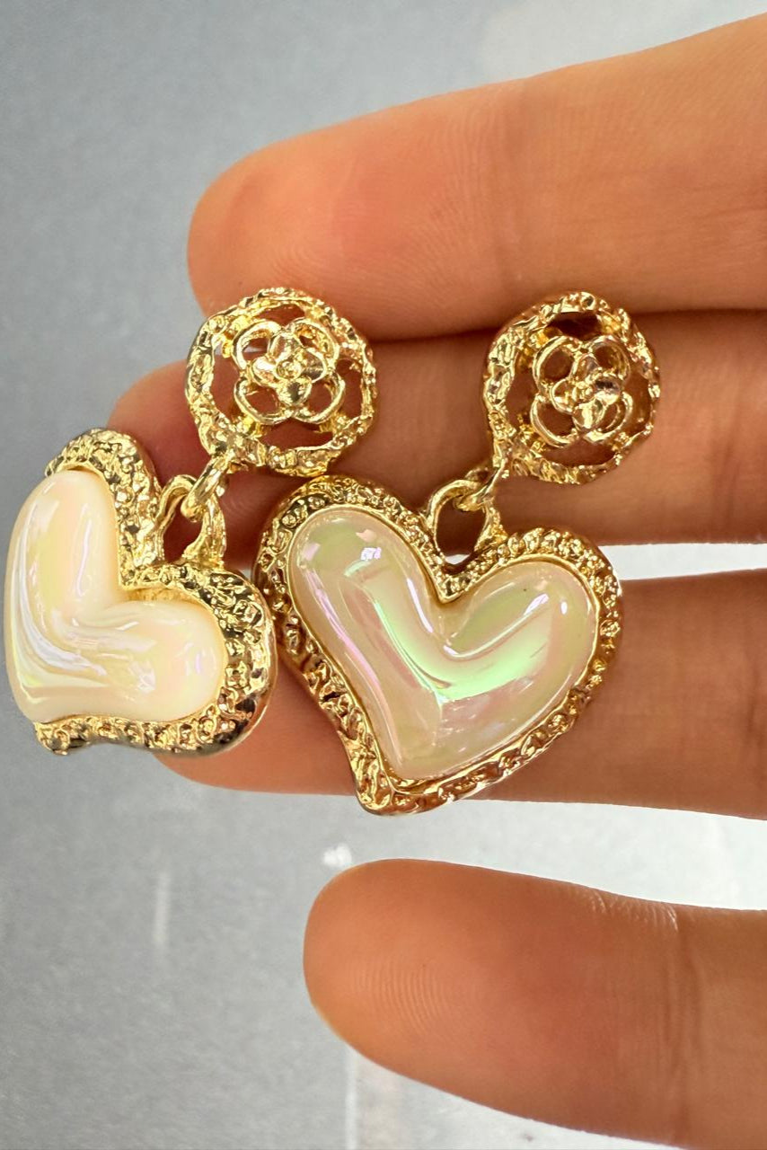 💛 Vintage Hearts – Pearl Heart Earrings | Timeless Glam