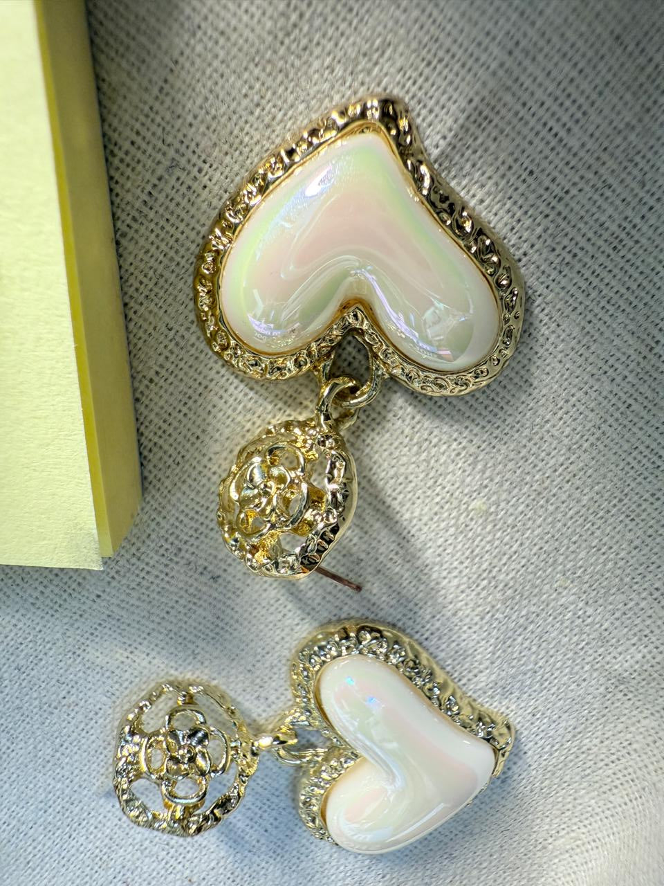 💛 Vintage Hearts – Pearl Heart Earrings | Timeless Glam